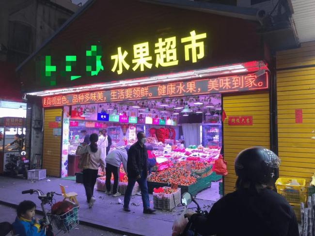 同样的经营模式，为什么相邻的两家店，一家生意红火，一家冷清呢？