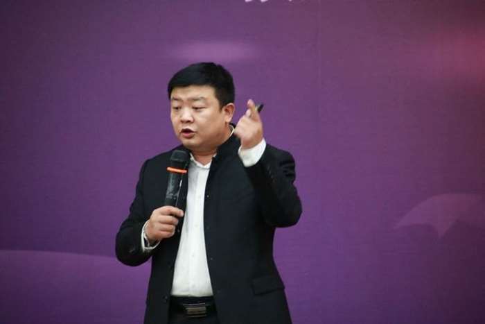 一收费摄影大学生兼职怎么赚钱？三摆地摊学生赚钱方法