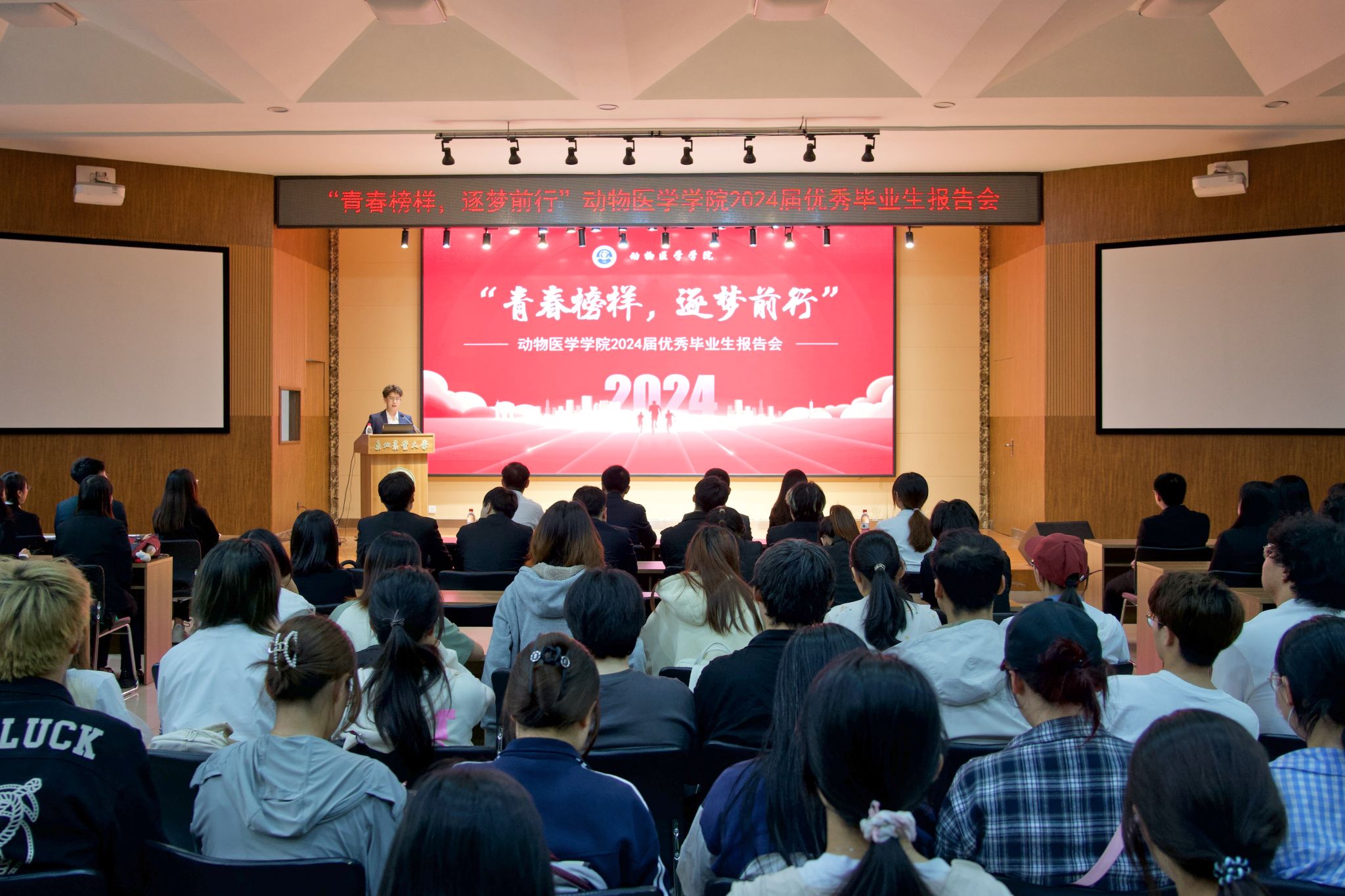 届英语专业毕业生刘郁荟分享创业经验：清晰方向、主次分明、家人支持、强大心理